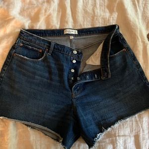 ABERCROMBIE & FITCH HIGH RISE DAD SHORTS - CURVE LOVE
